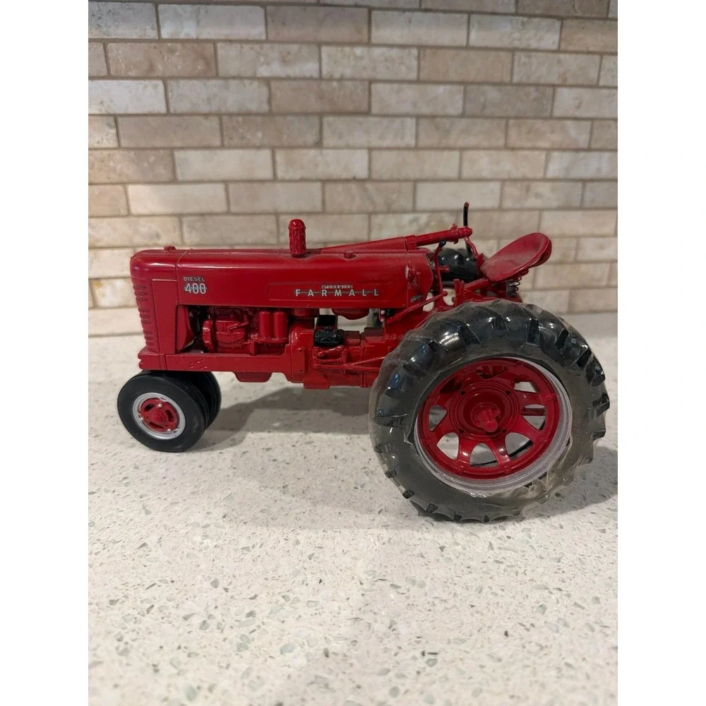 McCormick Deering Model M Engine 1/8 Iowa Welcome‎ Center